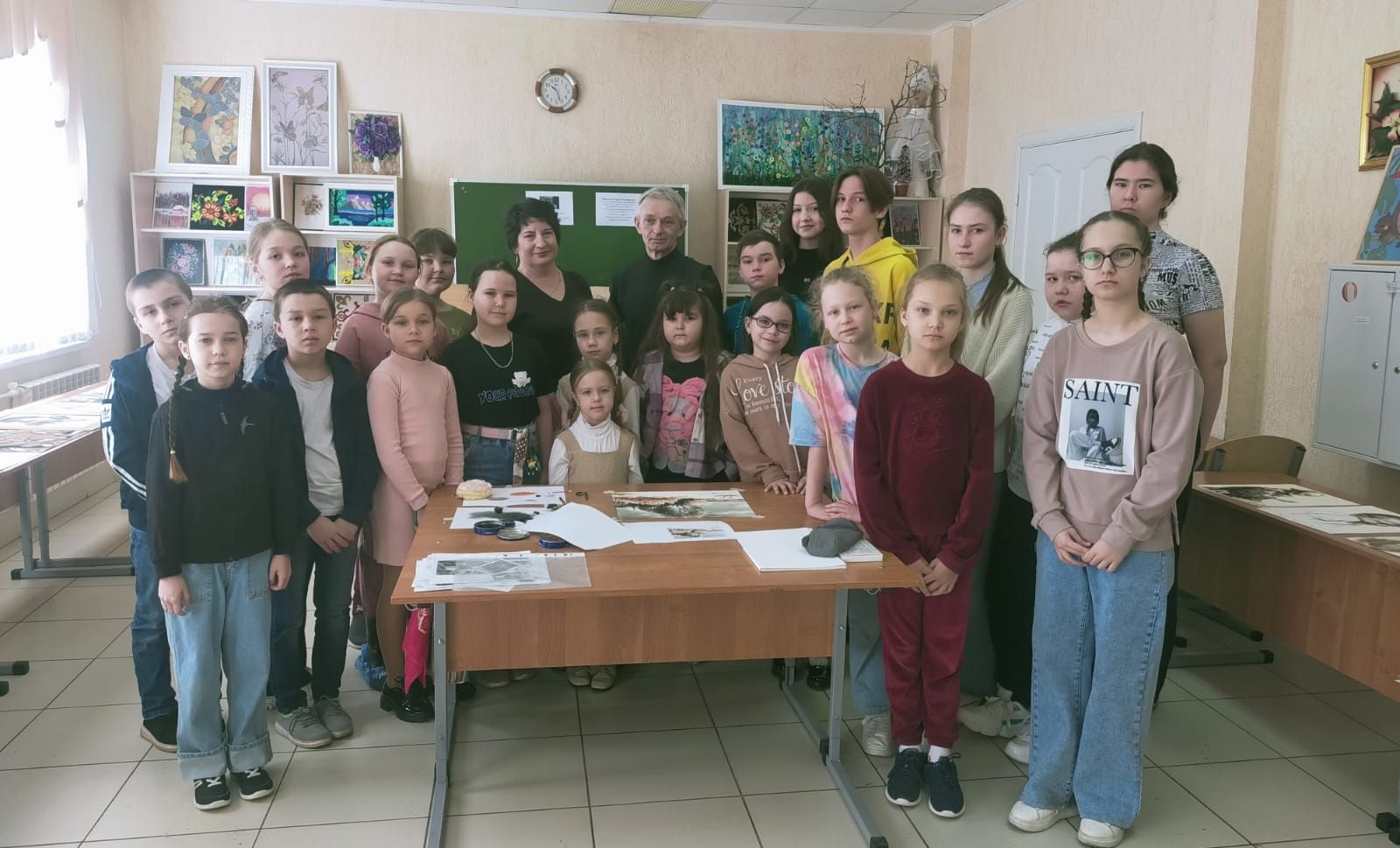 Балалар иҗат йортында рәссам Радик Миңһаҗев рәсем ясау буенча мастер-класс үткәрде
