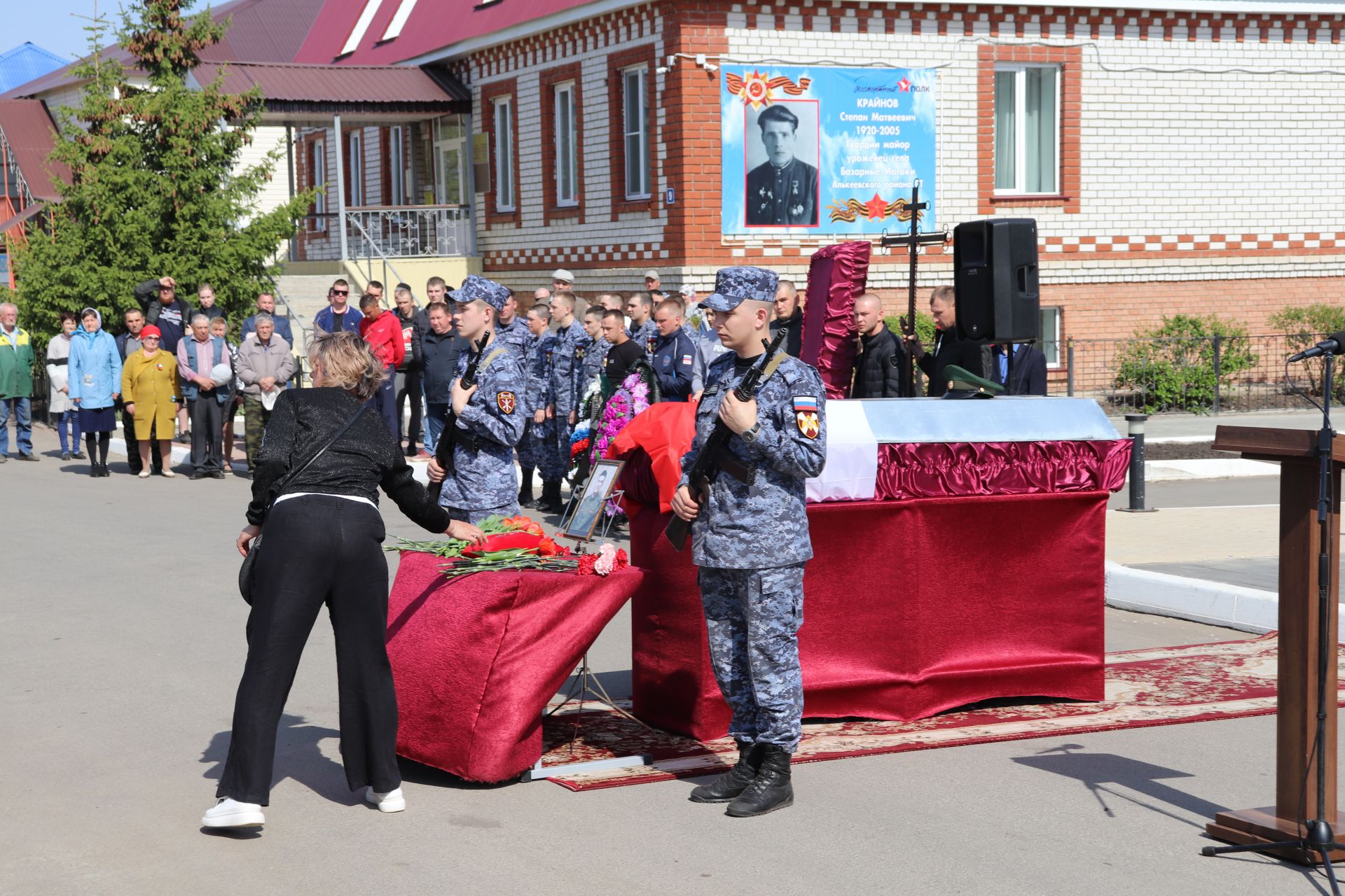 Алькеевцы проводили в последний путь 26-летнего сержанта Дмитрия Матюшкина