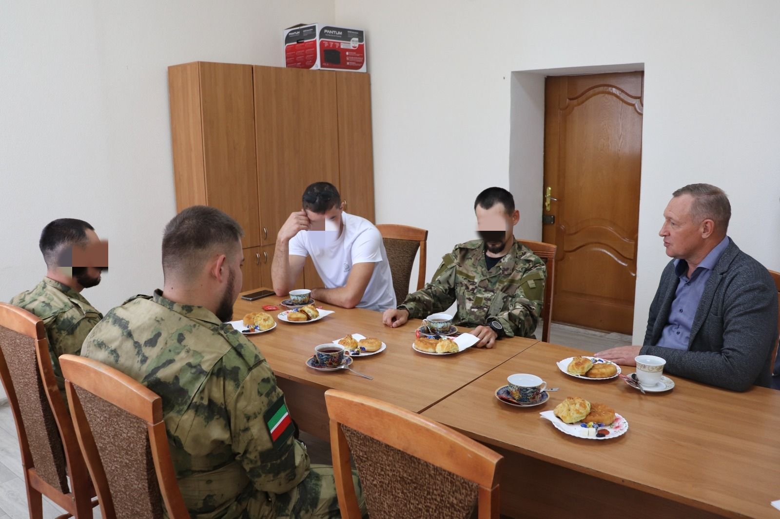 Район башлыгы дүрт  хәрби егете белән очрашты