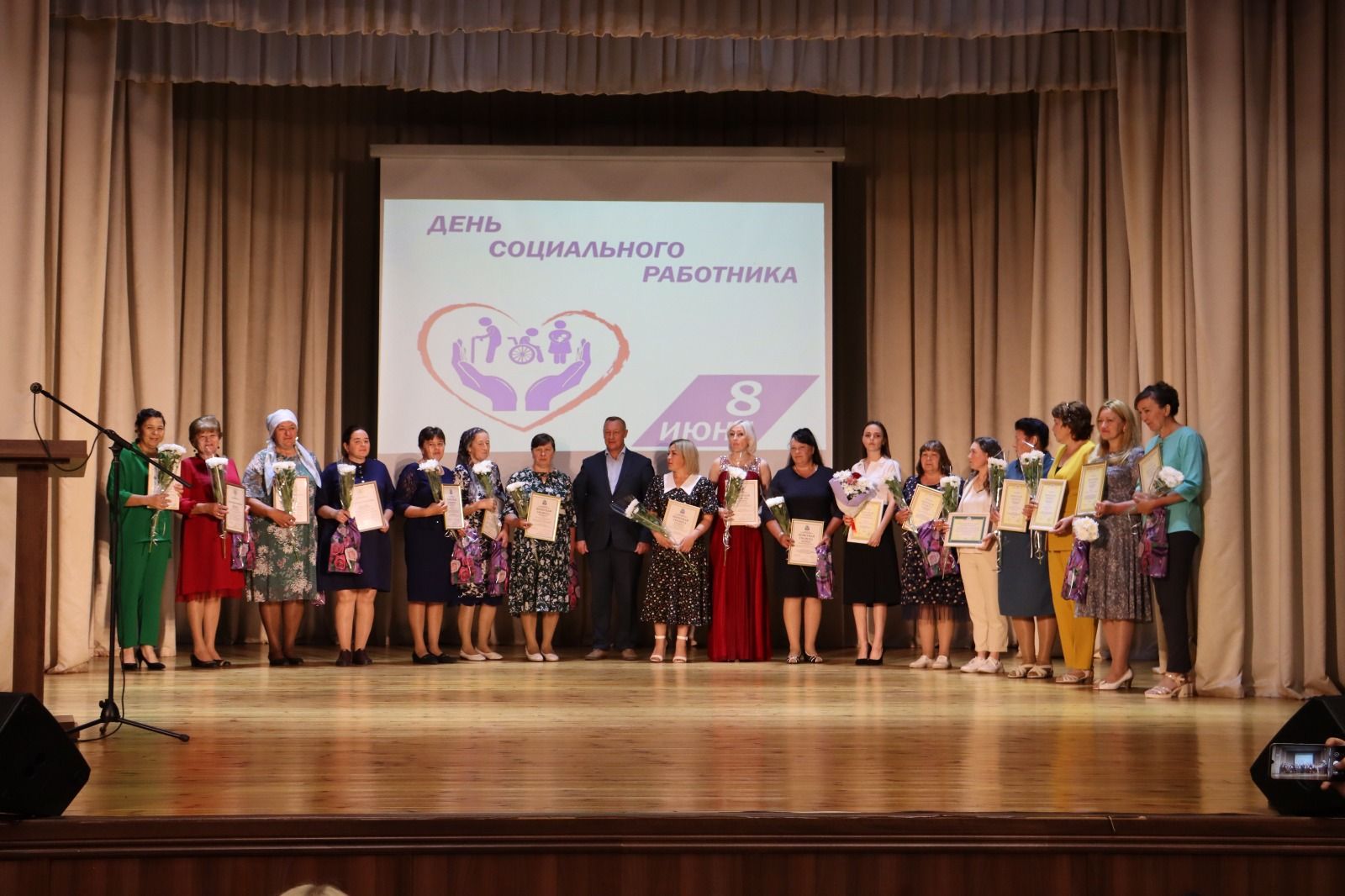 Әлки районы социаль хезмәткәрләре бүләкләнде