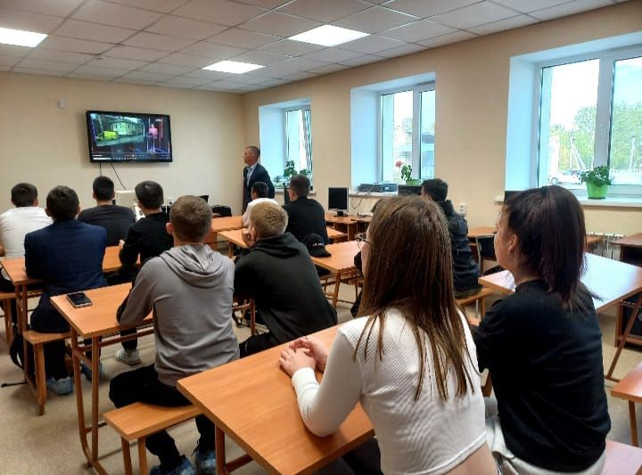 Автоинспекторы Алькеевского района приняли участие в учебном процессе учащихся