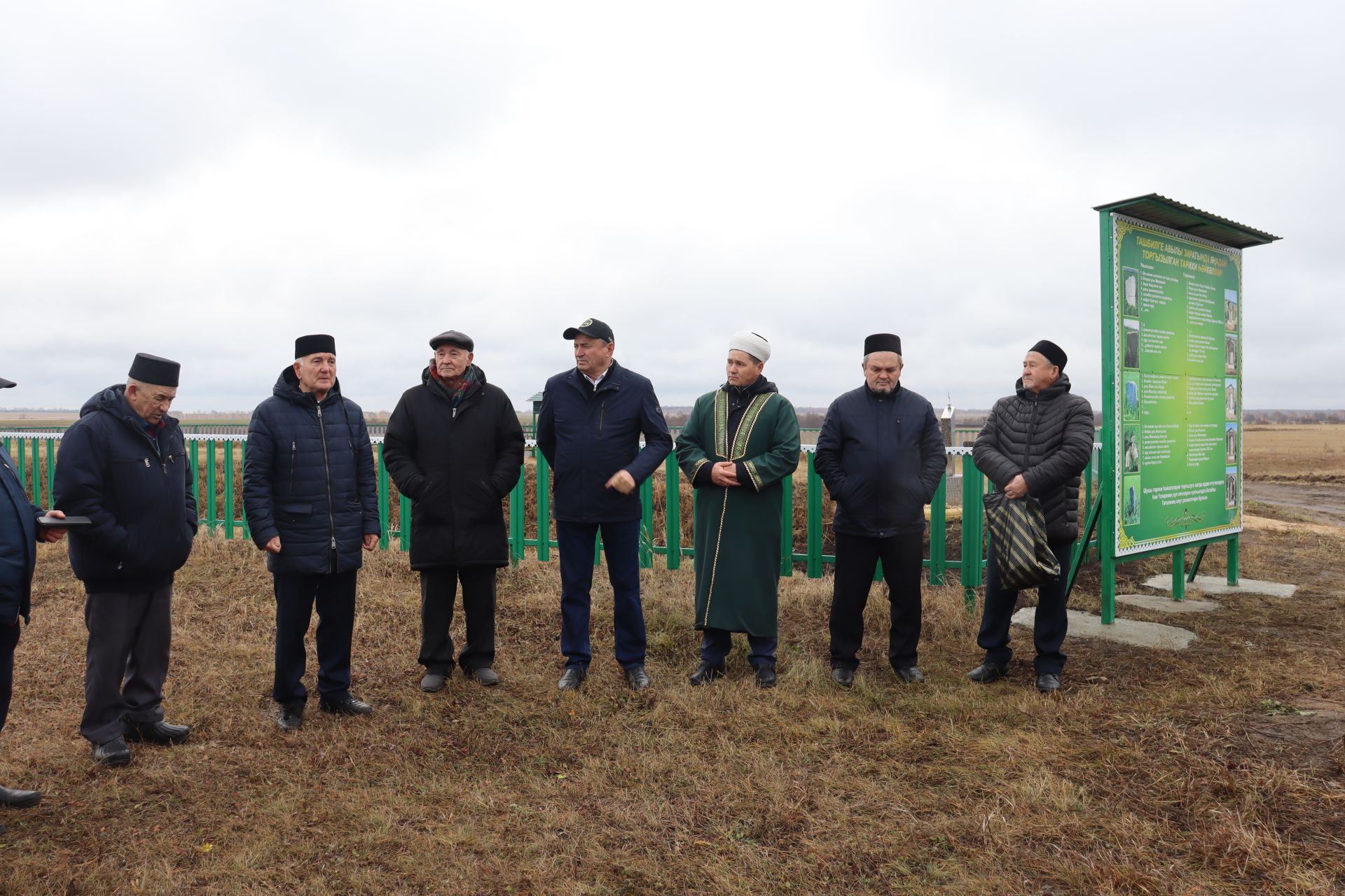Ташбилге авылында биш кабер ташын торгыздылар
