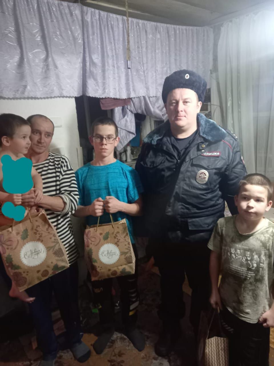 Әлки районының полиция хезмәткәрләре Яңа ел бүләкләре тапшырды