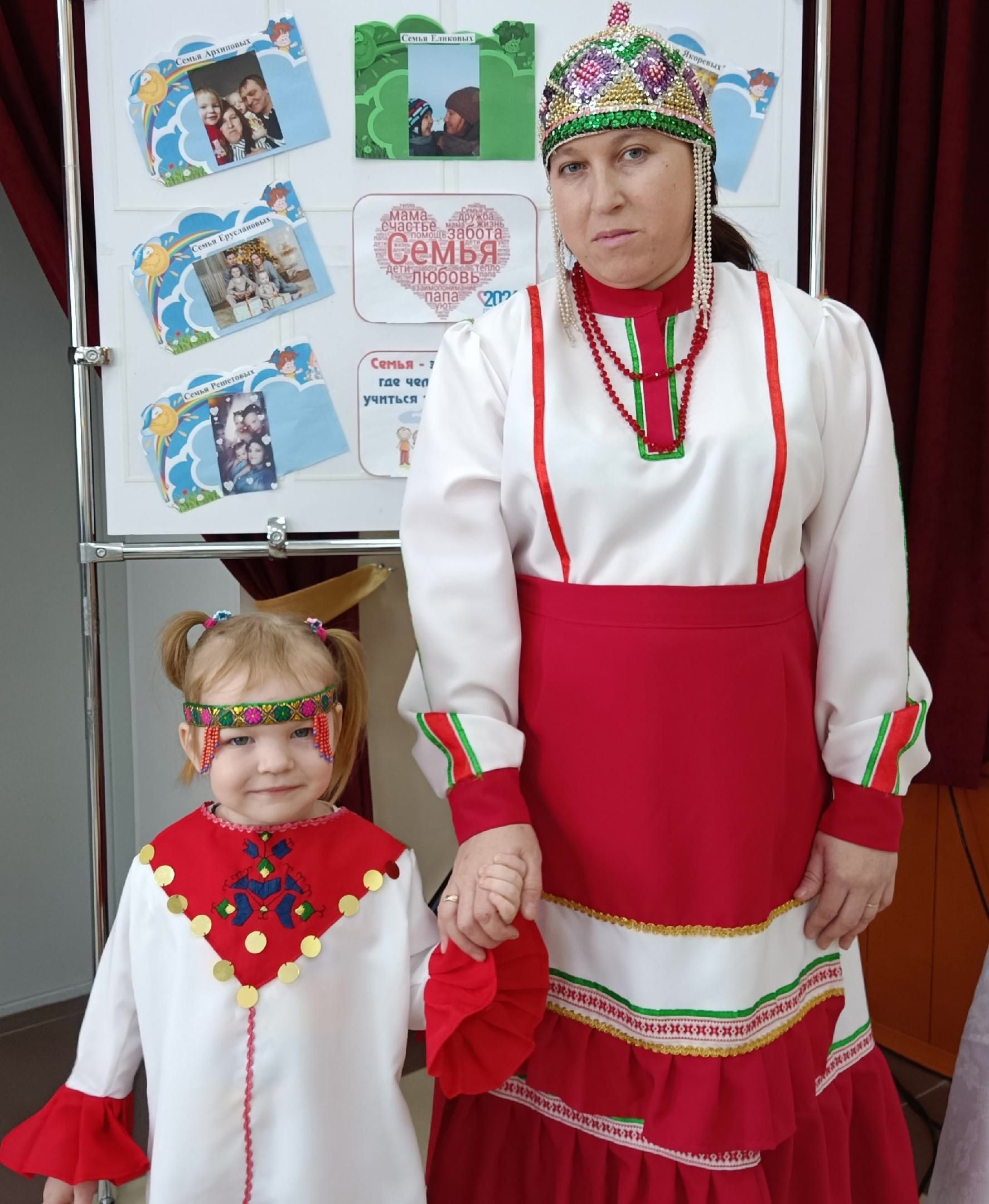 В Чувашско-Бурнаевском сельском доме культуры провели праздник «Сундучок семейных традиций»