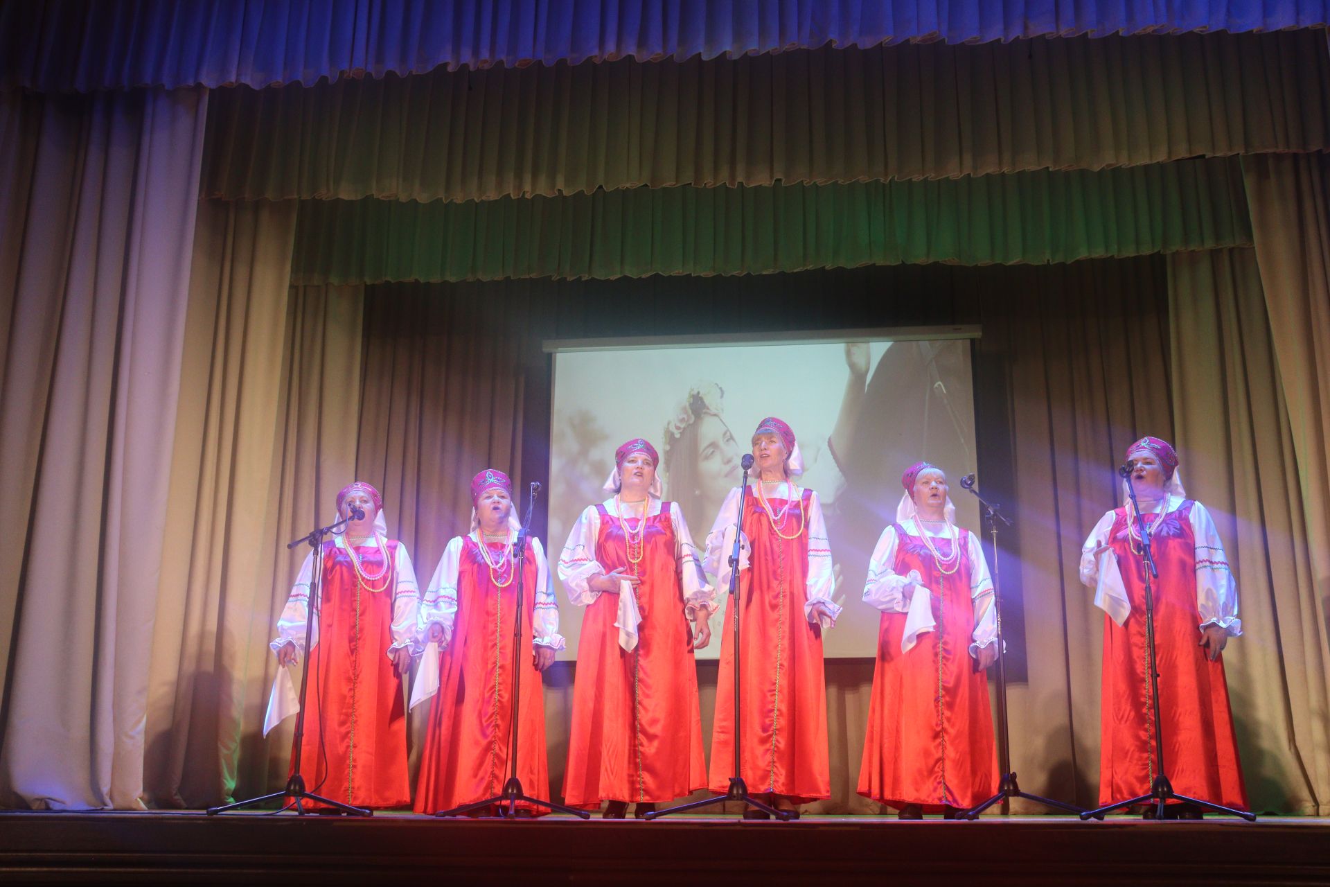 В районном доме культуры прошел гала-концерт среди ветеранов «Балкыш – Сияние»