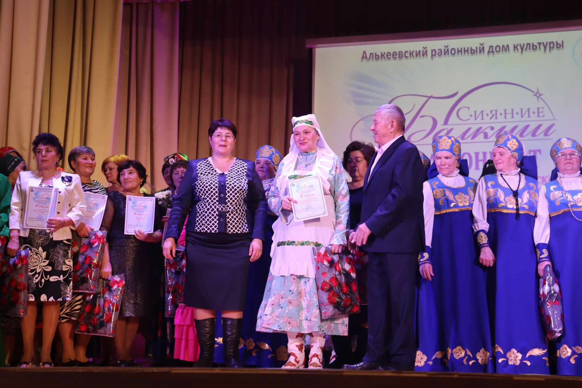 В районном доме культуры прошел гала-концерт среди ветеранов «Балкыш – Сияние»