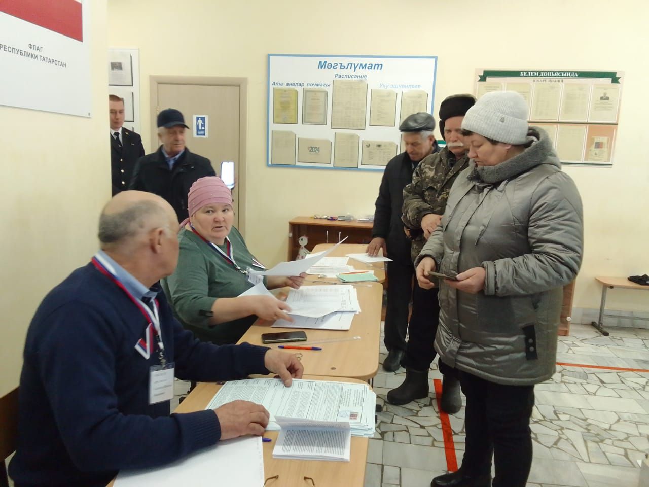 Түбән Әлки авылы сайлау участогына иң беренче булып Илдус Мусин килде