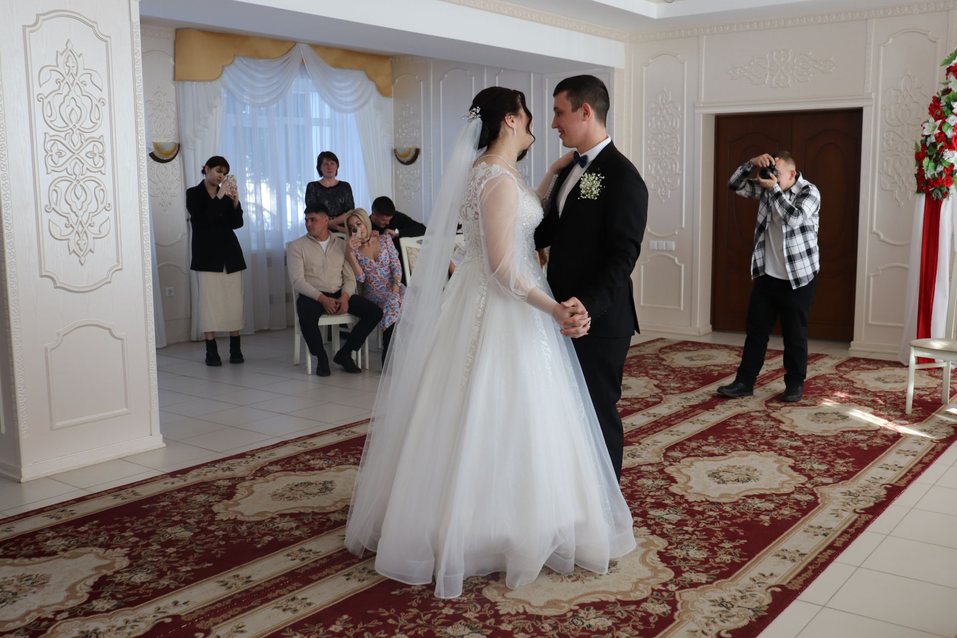 В Алькеевском районе состоялась торжественная регистрация брака Дениса Мукусева и Алёны Шароновой