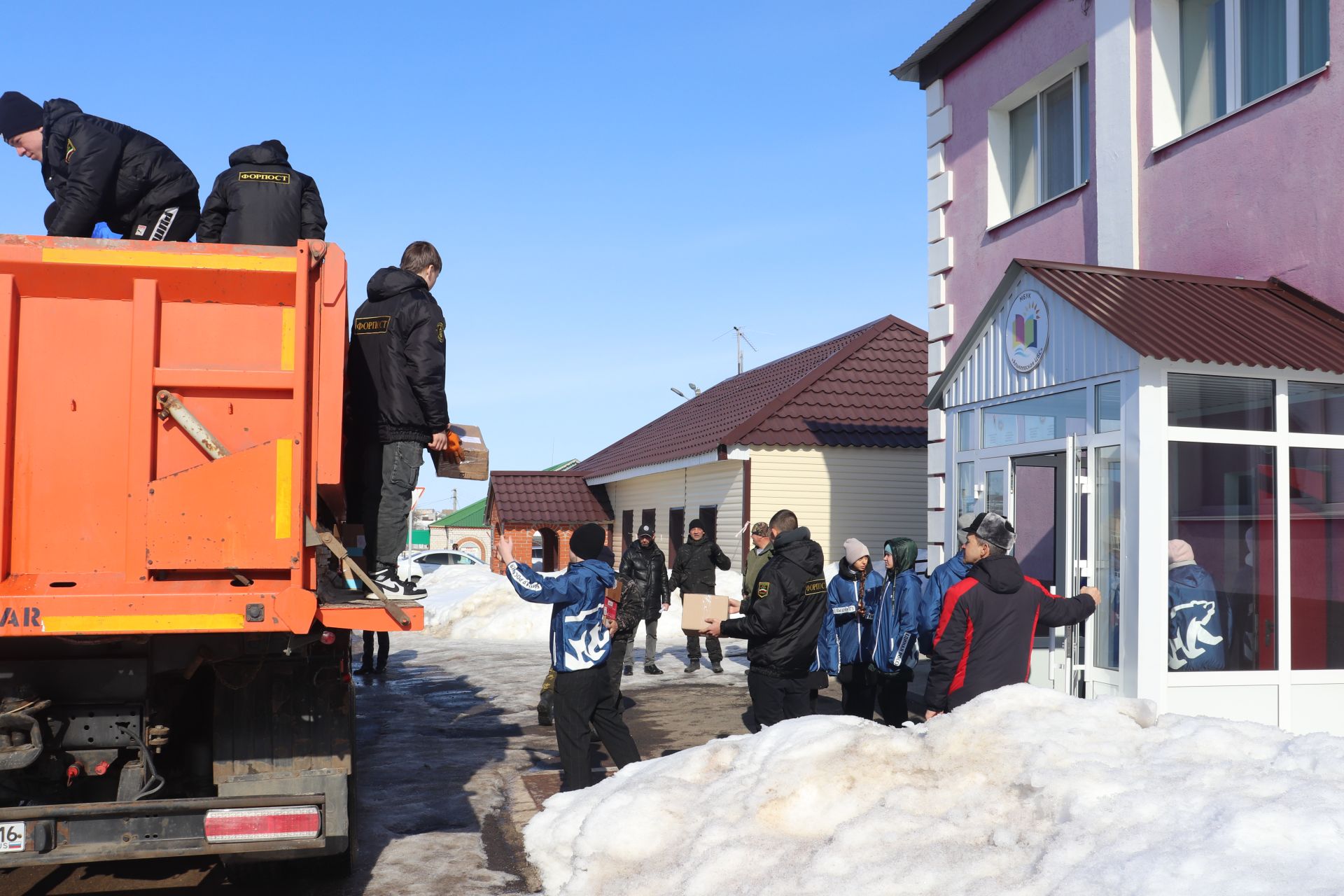 Из Базарных Матак проводили очередную партию гуманитарного груза