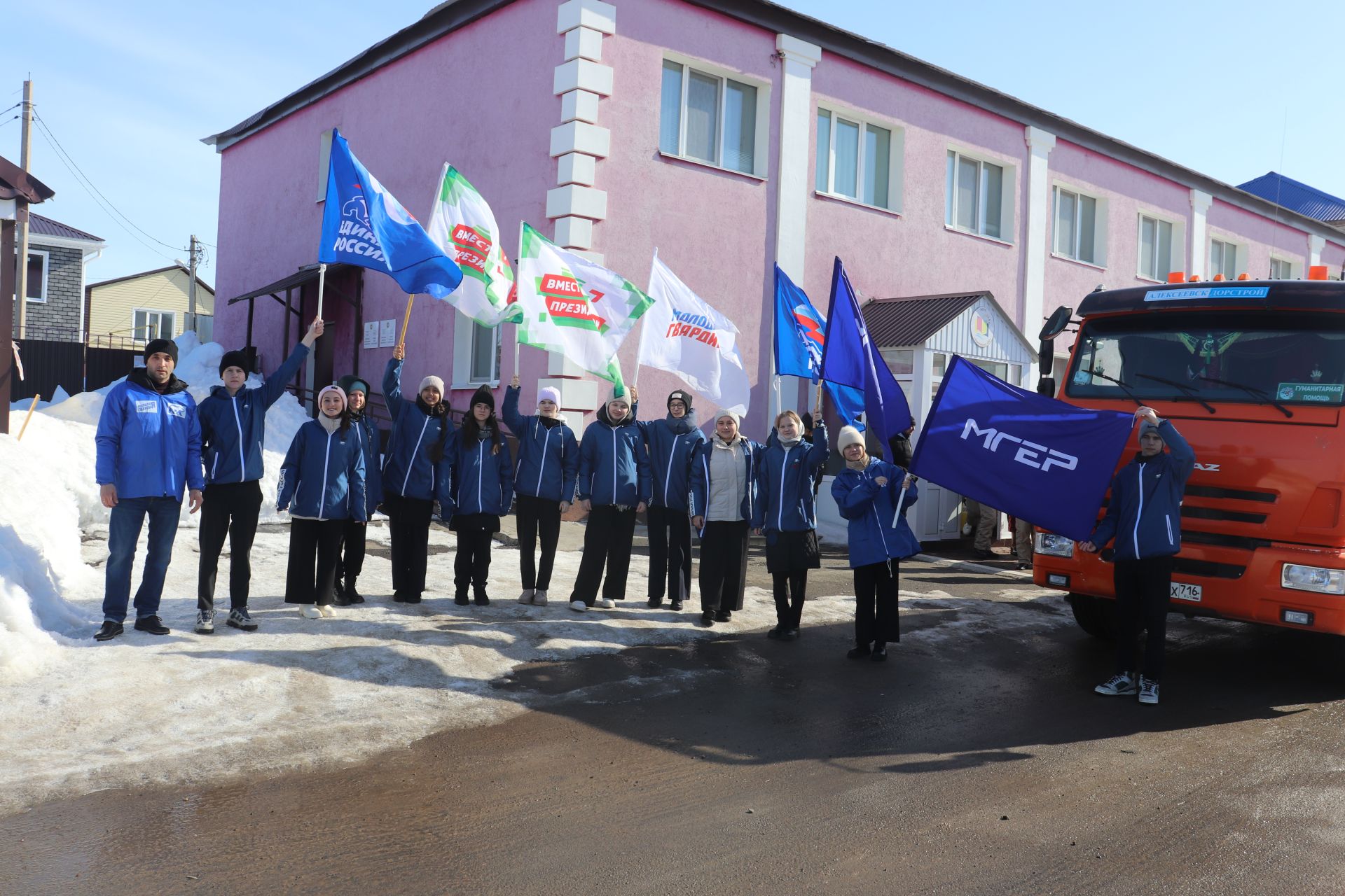 Из Базарных Матак проводили очередную партию гуманитарного груза