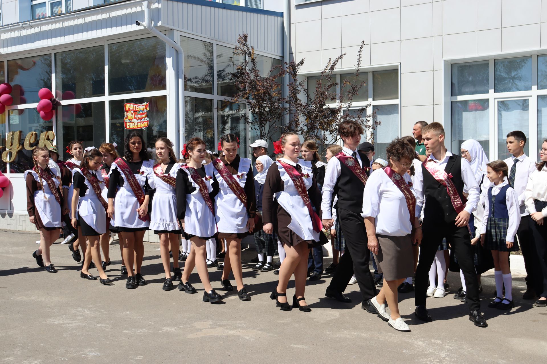 В Базарно-Матакской школе прошла торжественная линейка