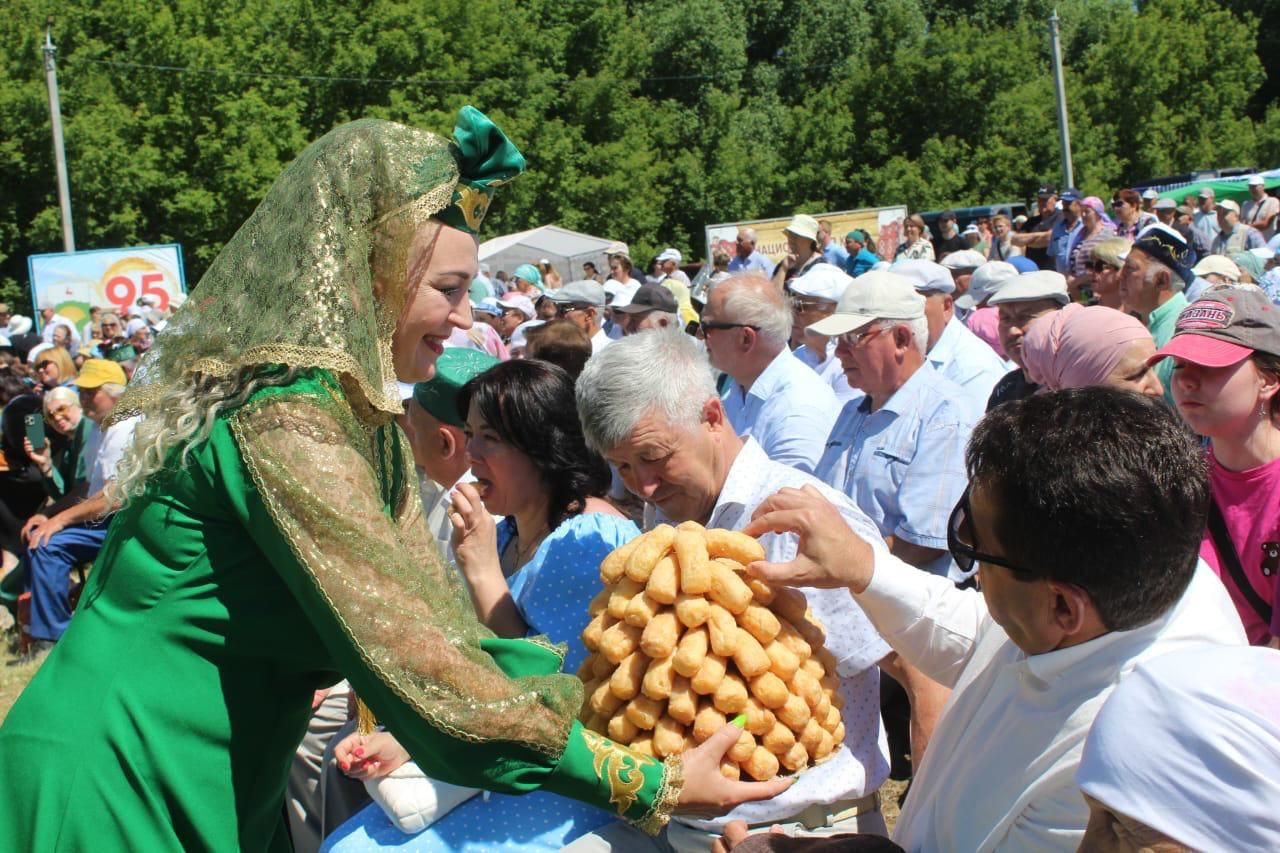 Әлки делегациясе Түбән  Новгородның Кызыл Октябрь округы Сабантуенда катнашты, алардагы Карга авылы халкы белән очрашты