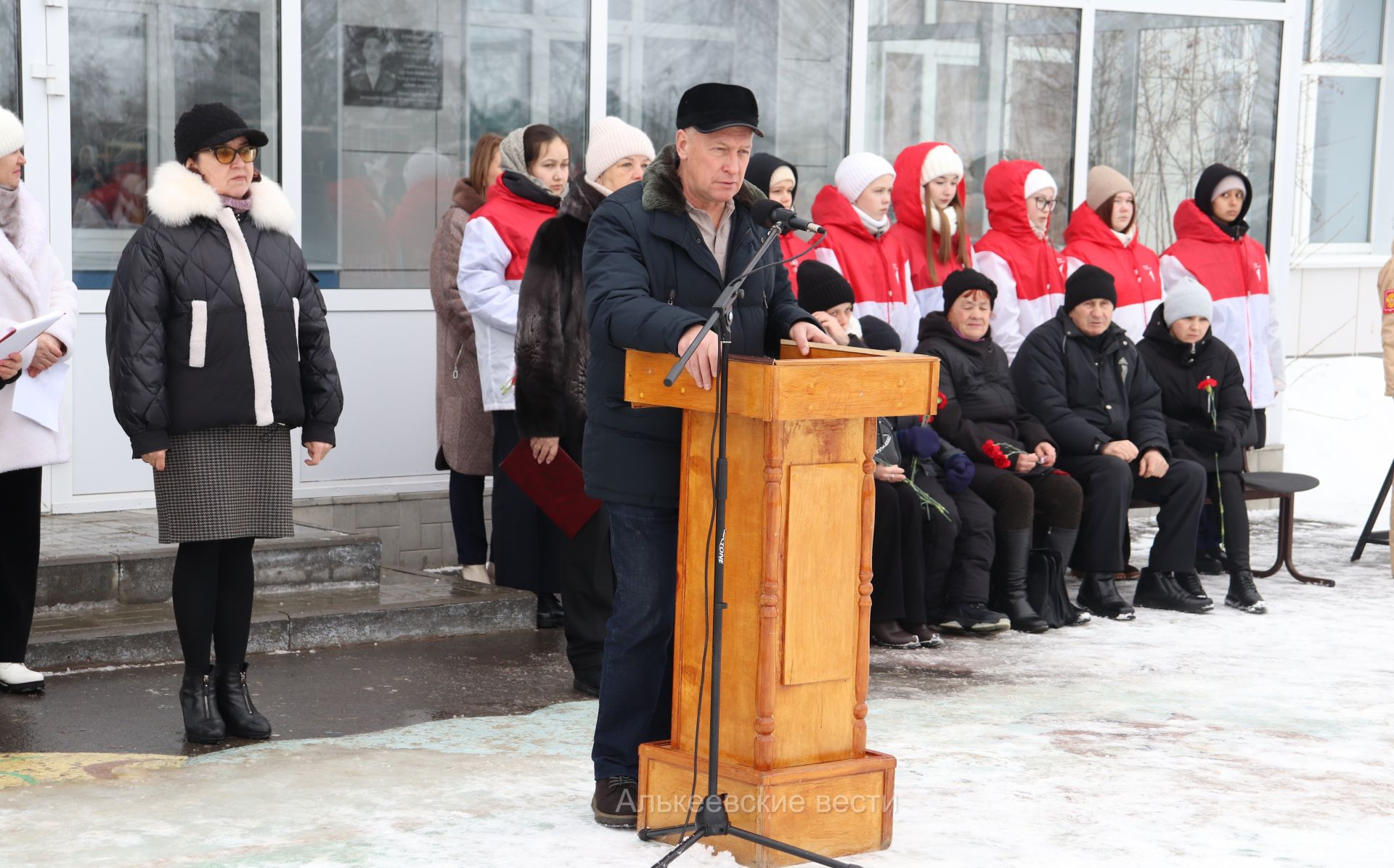 В Базарно-Матакской школе открыли мемориальные доски в честь погибших при исполнении воинского долга на СВО