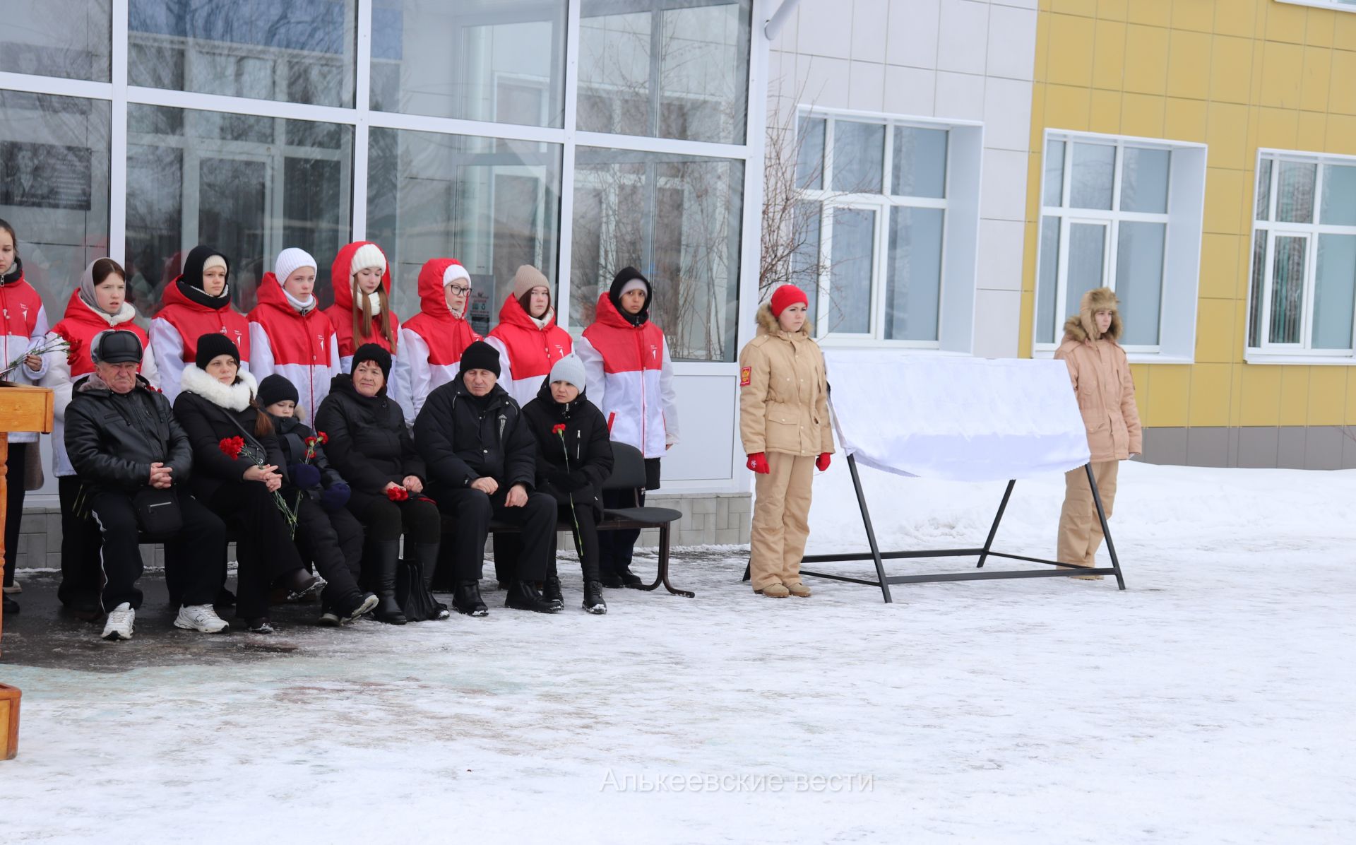 В Базарно-Матакской школе открыли мемориальные доски в честь погибших при исполнении воинского долга на СВО