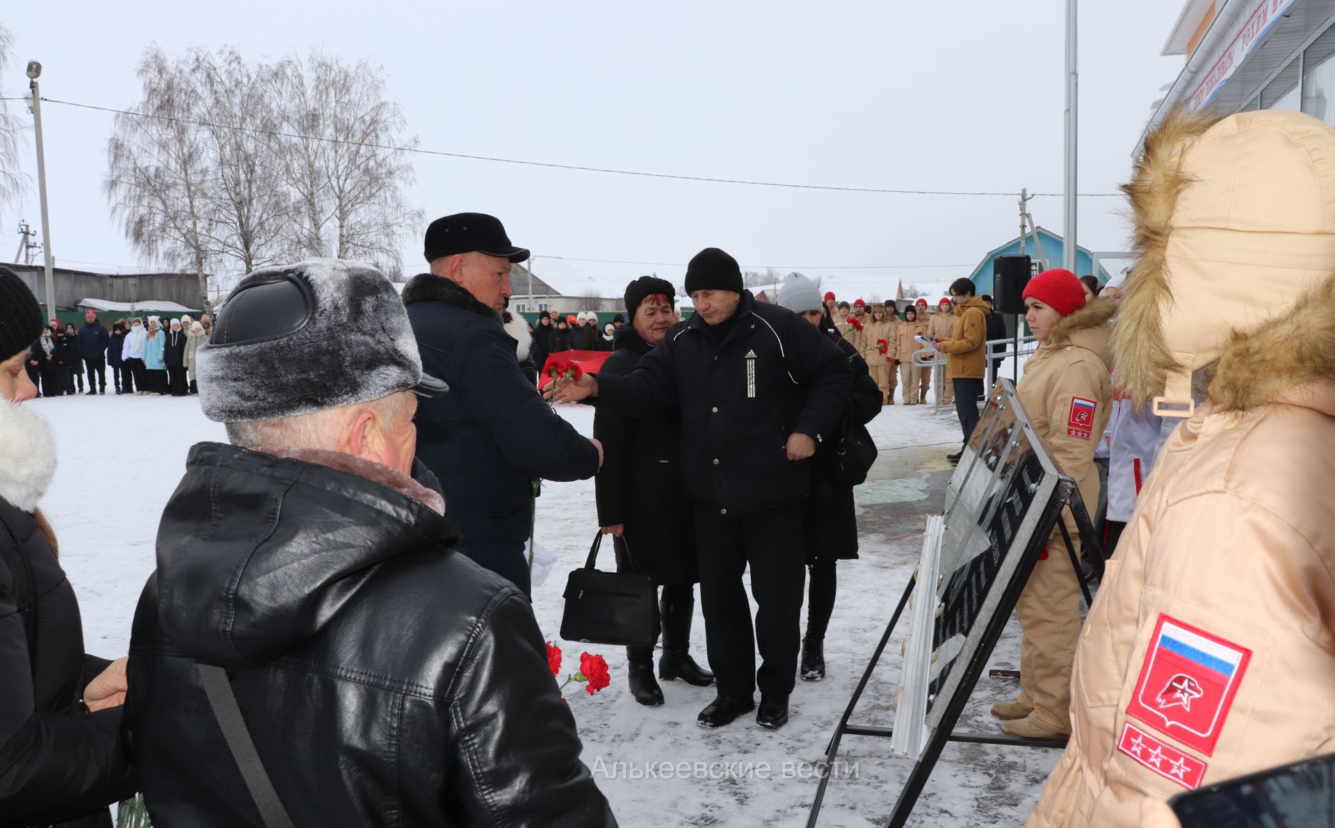 В Базарно-Матакской школе открыли мемориальные доски в честь погибших при исполнении воинского долга на СВО