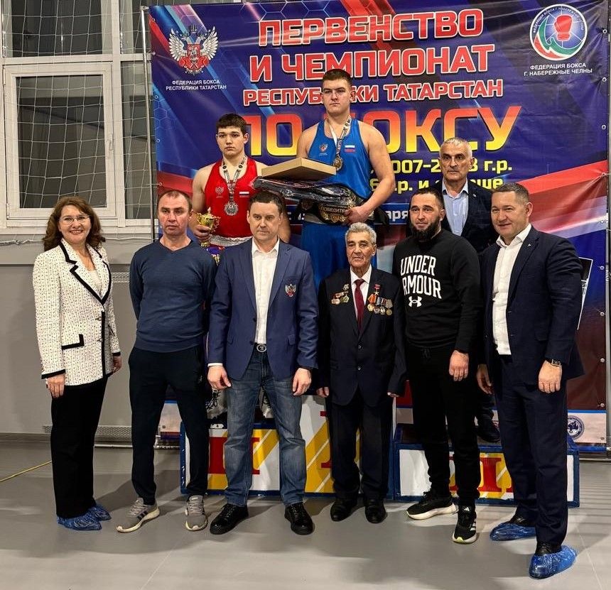Ильяс Валеев стал чемпионом на республиканских соревнованиях по боксу