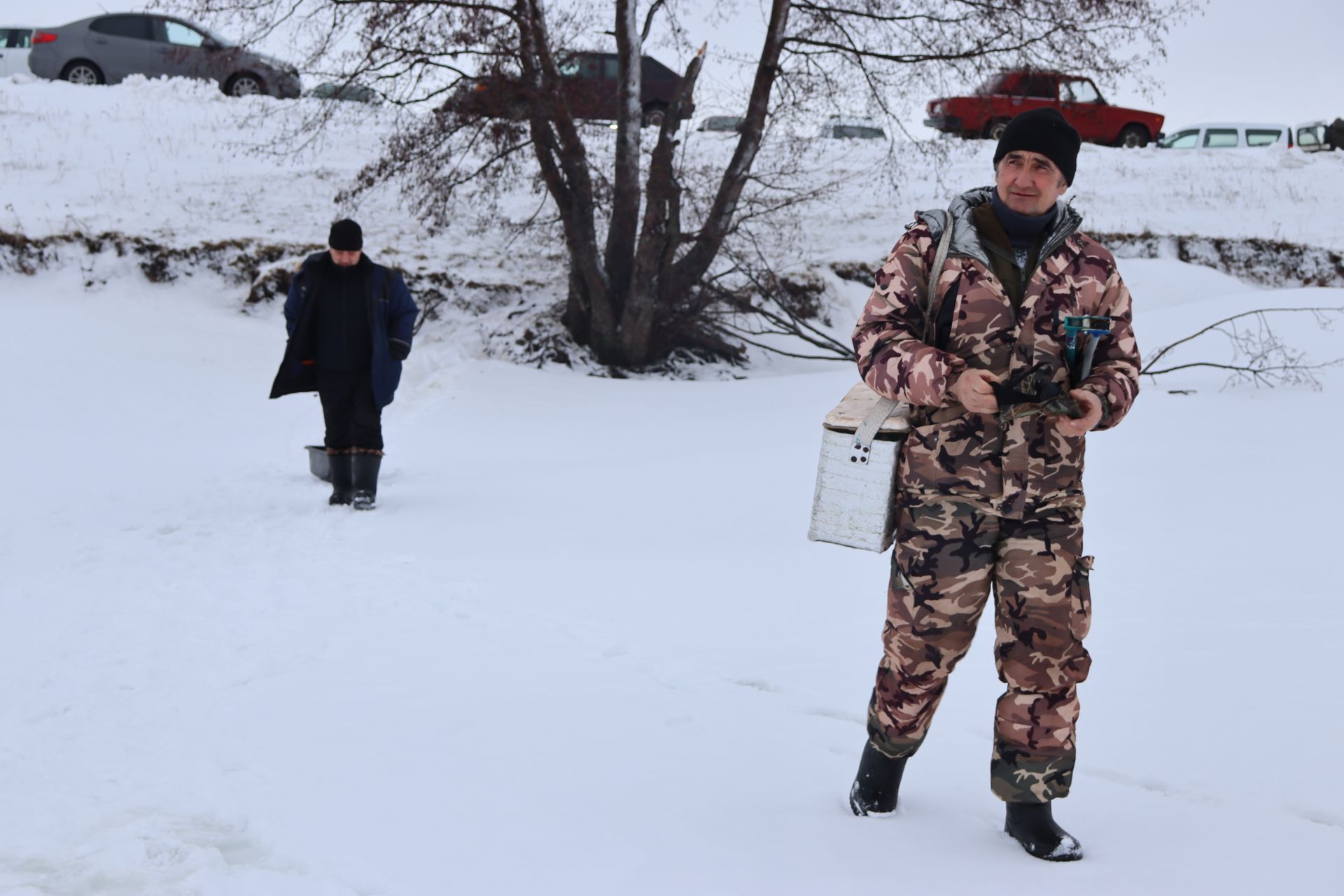 На нынешнем празднике любителей зимней рыбалки вместе со взрослыми пришли посоревноваться и подростки