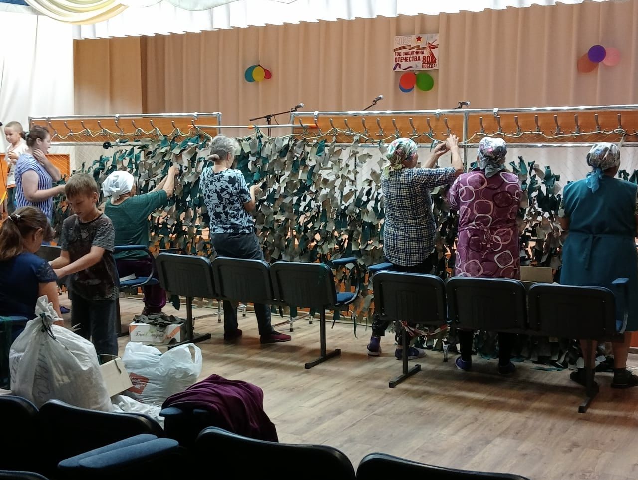 Жители села Старые Матаки оказывают помощь солдатам