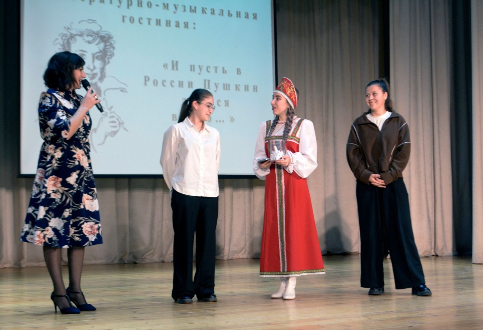 В Алькеевском районе состоялся спектакль «Волшебное Лукоморье»