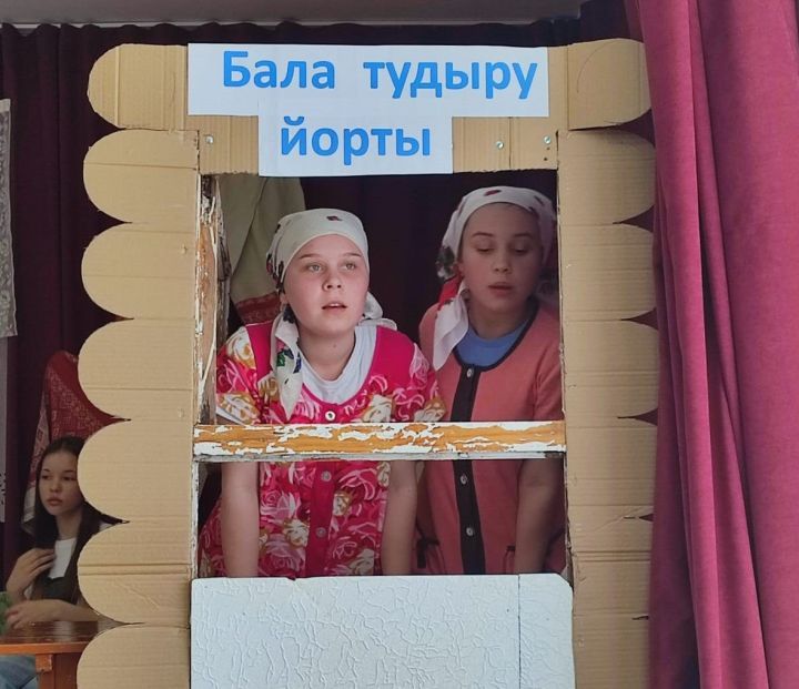 Түбән Әлки гомумбелем урта мәктәбендә сәхнә йолдызлары музее ачылды һәм театр фестивале узды