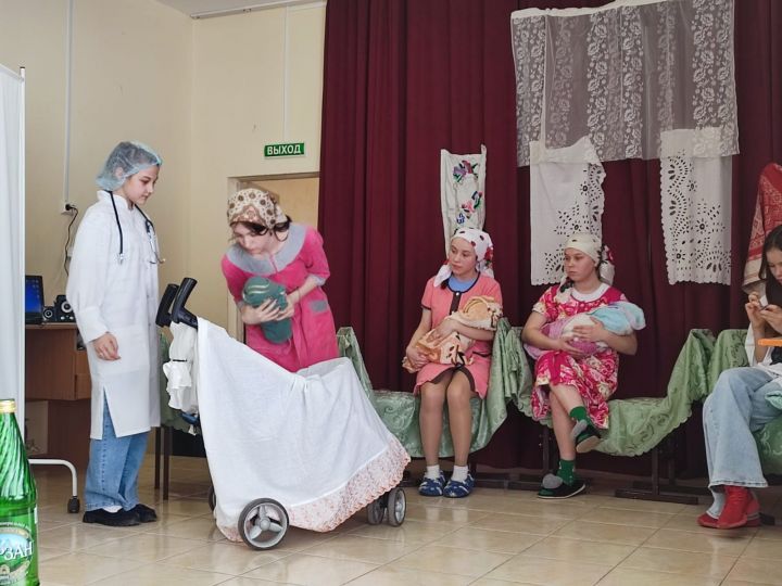 Түбән Әлки гомумбелем урта мәктәбендә сәхнә йолдызлары музее ачылды һәм театр фестивале узды