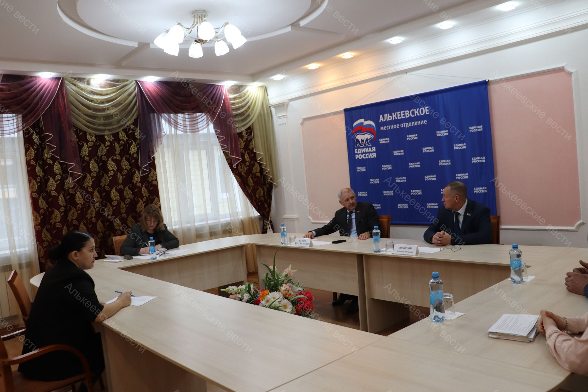 ТР Дәүләт советы депутаты Фоат Вәлиев әлкилеләрне кабул итте