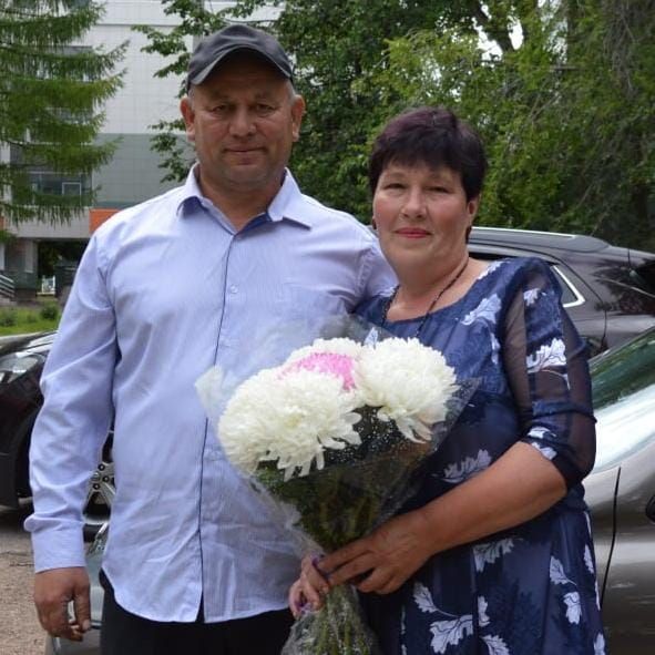 Иске Алпар почта бүлеге җитәкчесе Гөллия Борһанова эше һәм гаиләсе турында яратып сөйләде