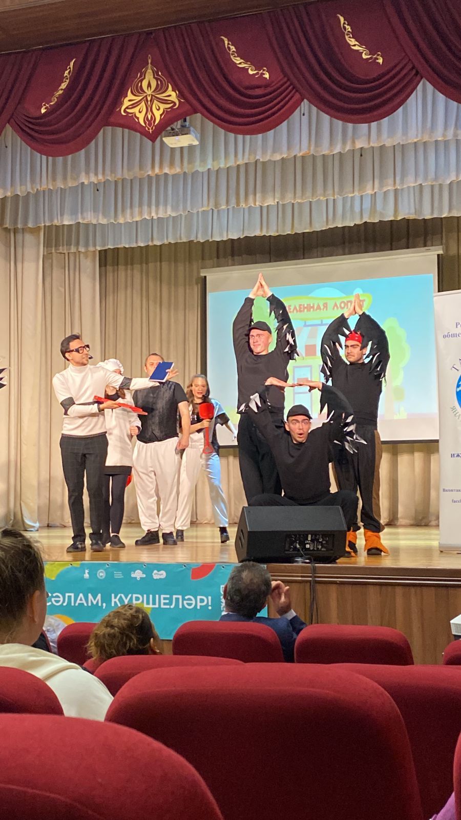 В Алькеевском районном доме культуры состоялся театральный вечер – прошел иммерсивный спектакль «Татарстан – мое сокровище».