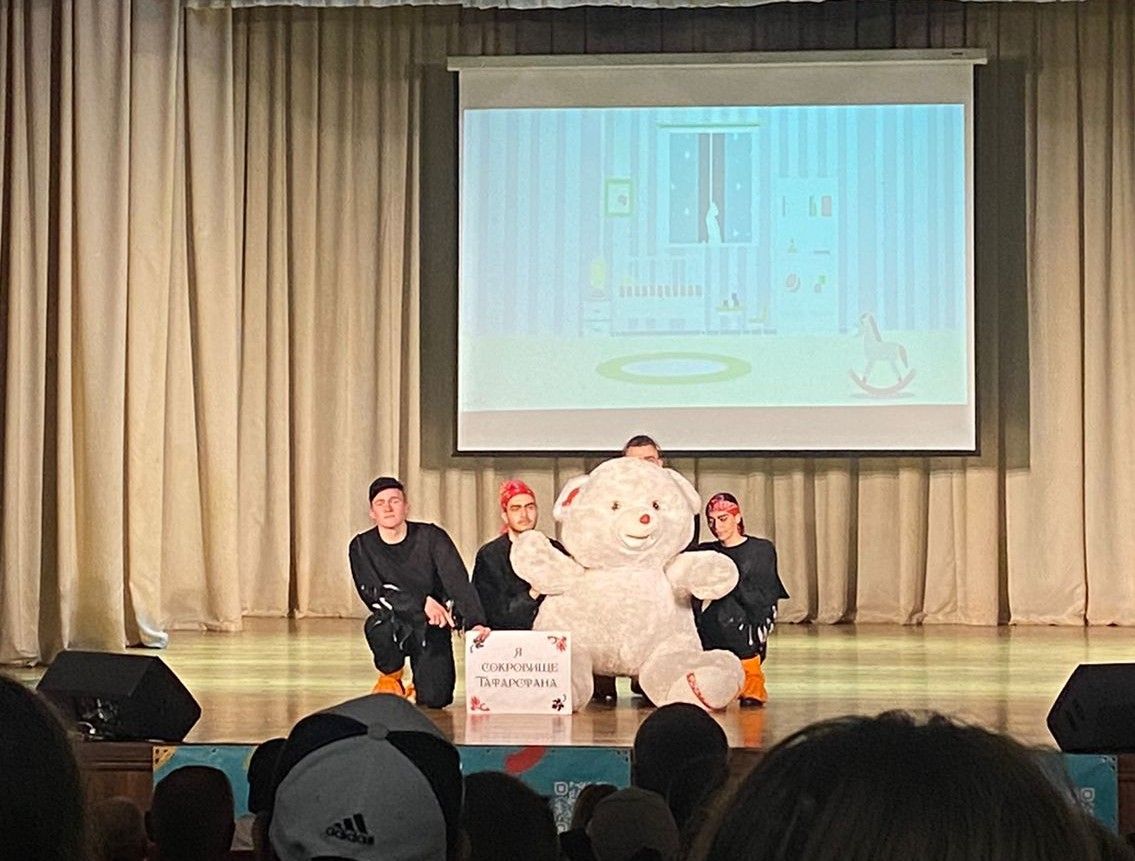 В Алькеевском районном доме культуры состоялся театральный вечер – прошел иммерсивный спектакль «Татарстан – мое сокровище».