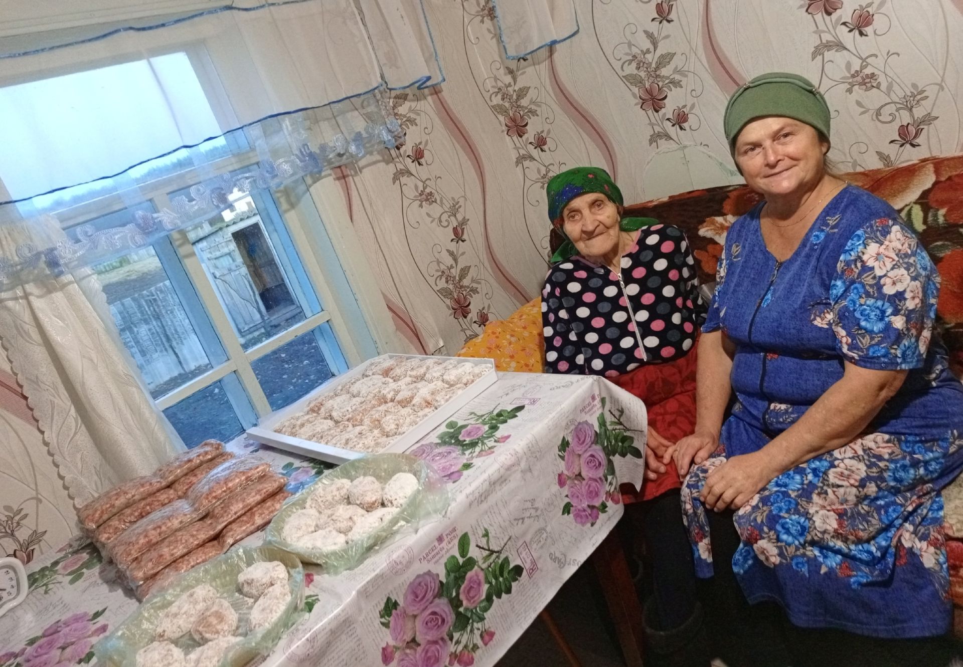 Сотрудники Верхнекачеевского сельского клуба делают добрые дела