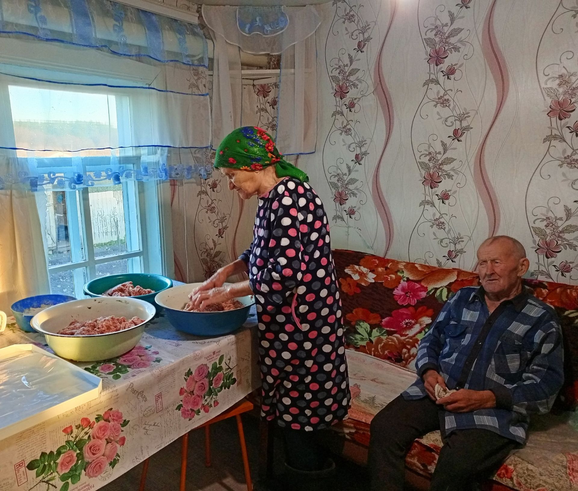 Сотрудники Верхнекачеевского сельского клуба делают добрые дела
