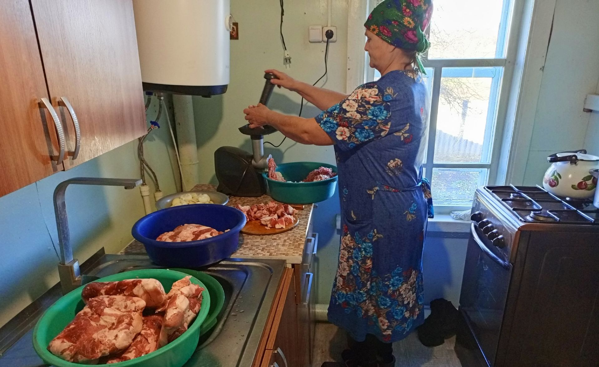 Сотрудники Верхнекачеевского сельского клуба делают добрые дела