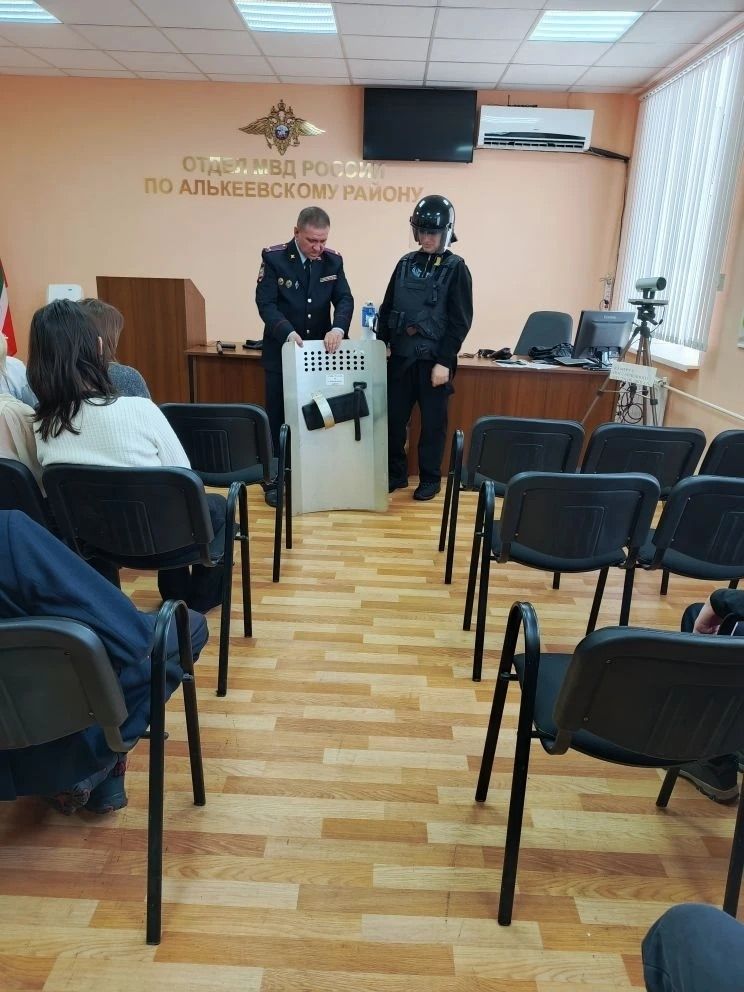 России Россия Эчке эшләр министрлыгының Әлки районы буенча бүлекчәсендә  Ачык ишекләр көне узды
