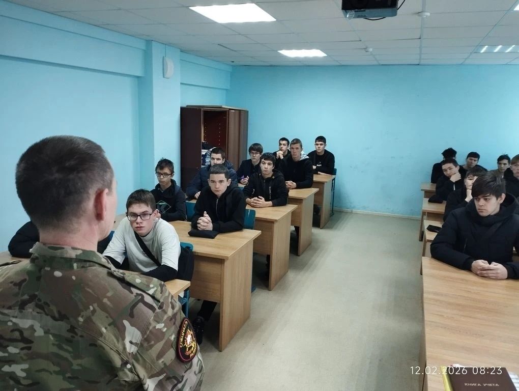 Студенты Алькеевского филиала встретились с бойцом СВО