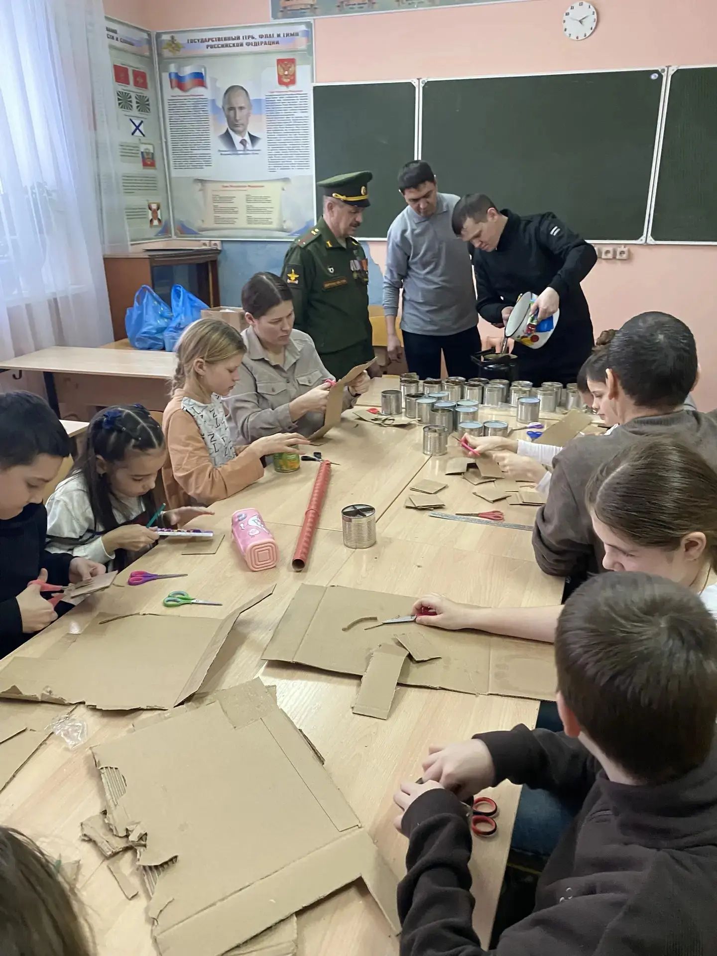 В Базарно-Матакской школе Алькеевского района изготовили окопные свечи для участников СВО