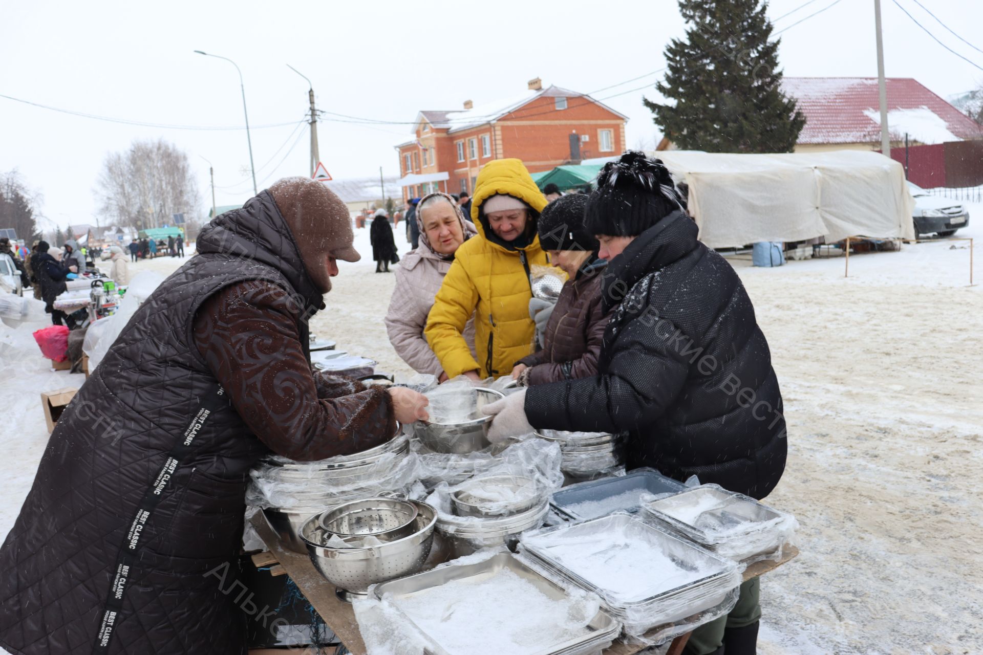 Базарлы Матак үзәгендә Май чабу бәйрәме уңаеннан ярминкә оештырылды