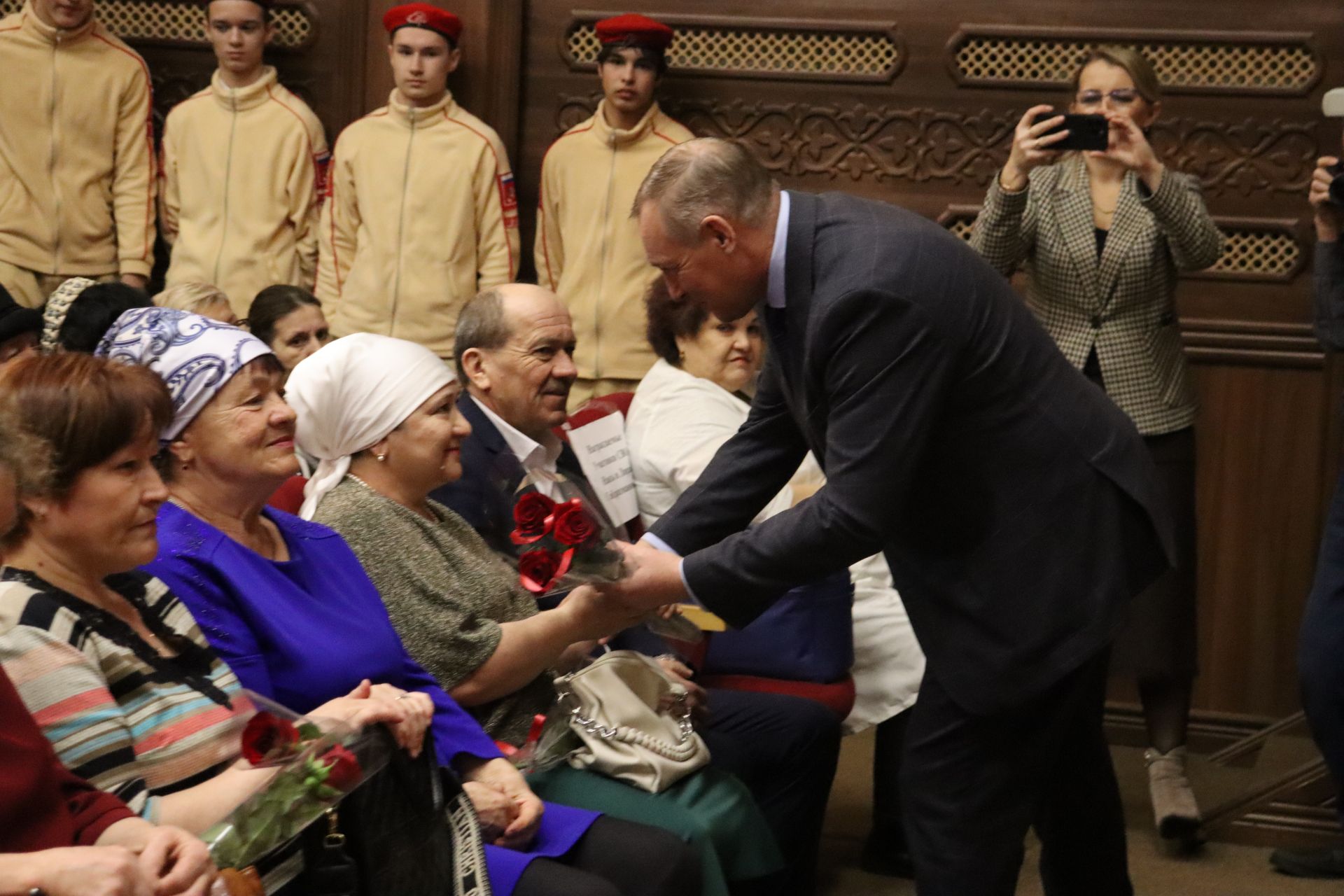 Халыкара хатын-кызлар көне уңаеннан Әлки районы мәдәният йортында җылы һәм дулкынландыргыч чара узды