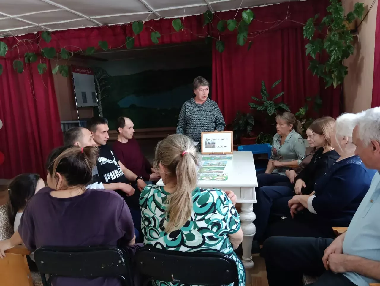 Иске Тумба авылында махсус хәрби операциядән кыска вакытлы ялга кайткан сугышчы белән очрашу булды