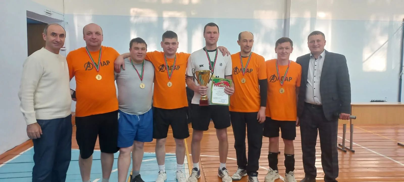 Алпаровская сборная команда 13-кратный чемпион Алькеевского района по волейболу