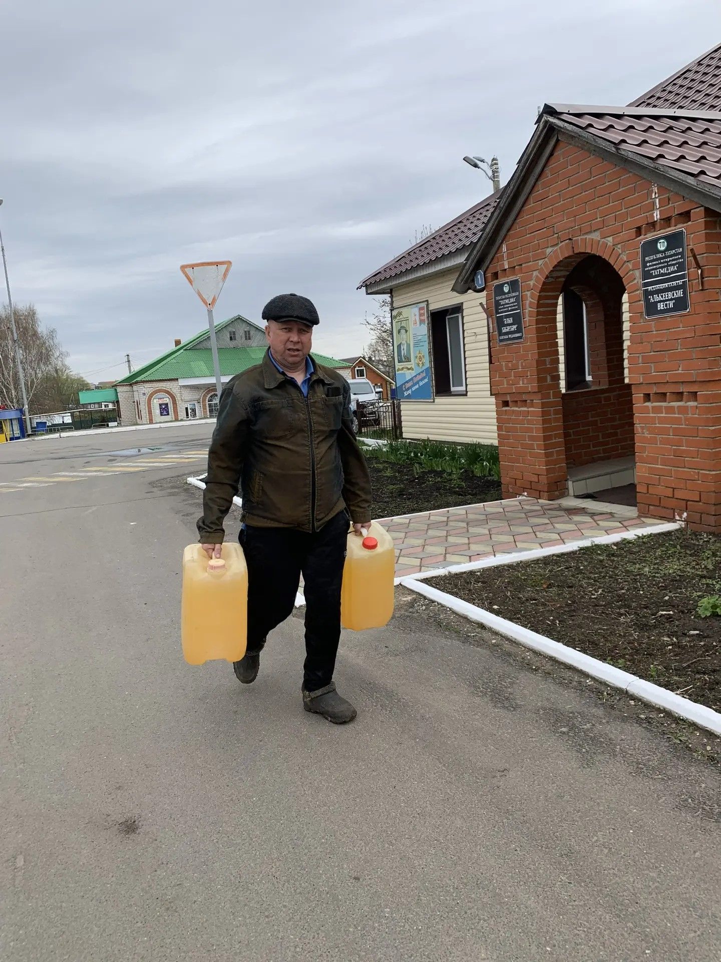 Алькеевцы с гуманитарным грузом отправились в зону СВО