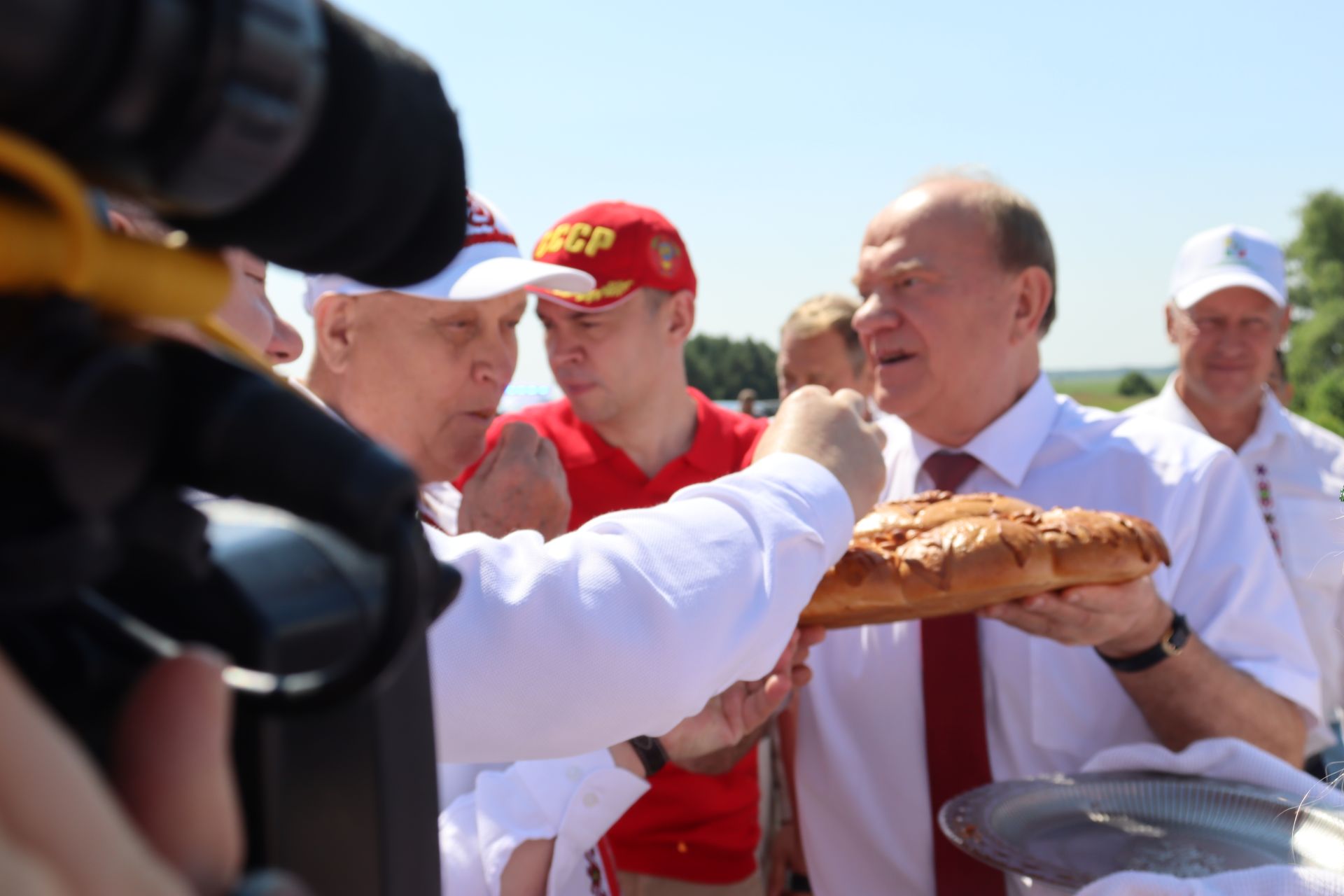 Геннадий Зюгановны Әлки җирендә каршыладык