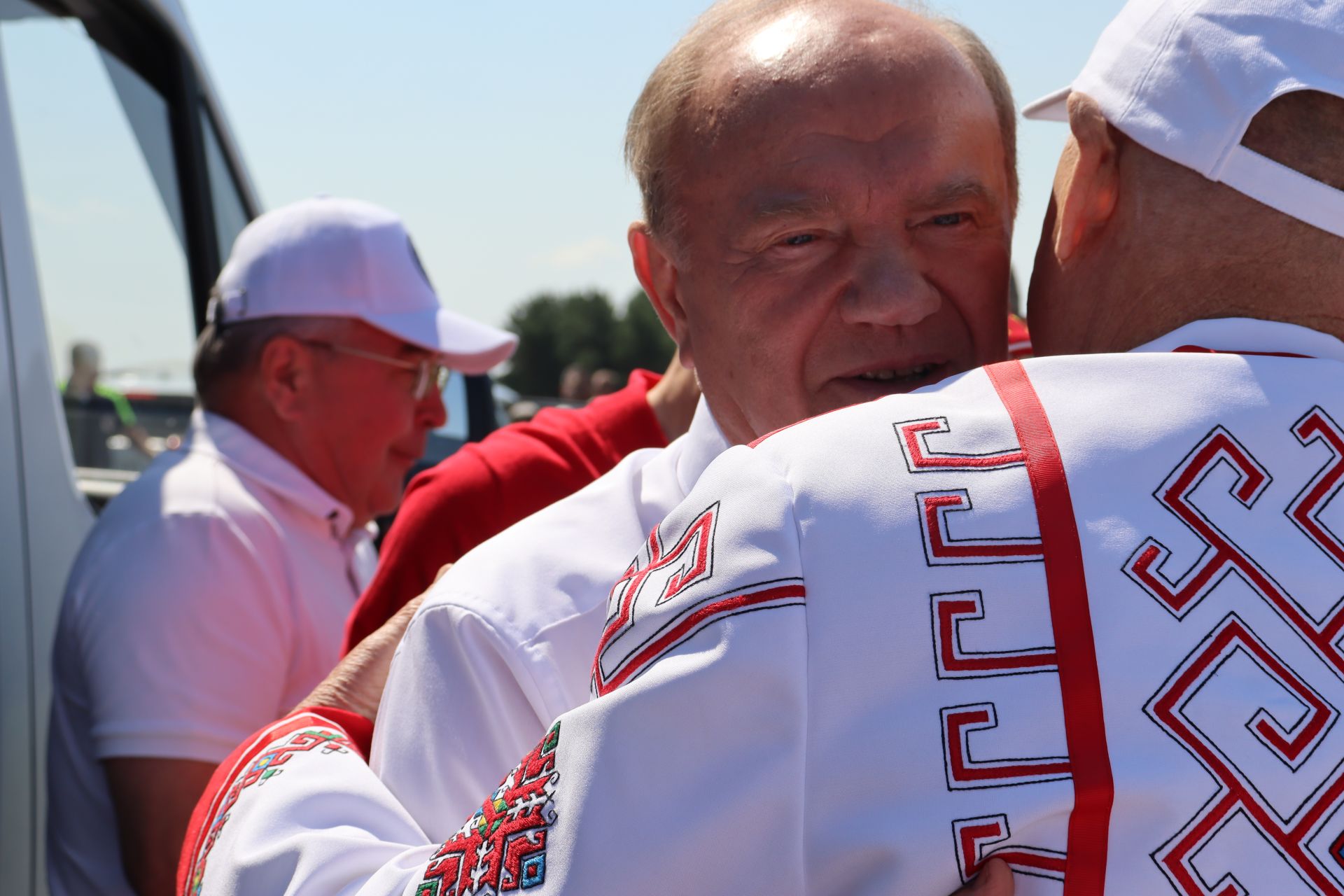 Геннадий Зюгановны Әлки җирендә каршыладык