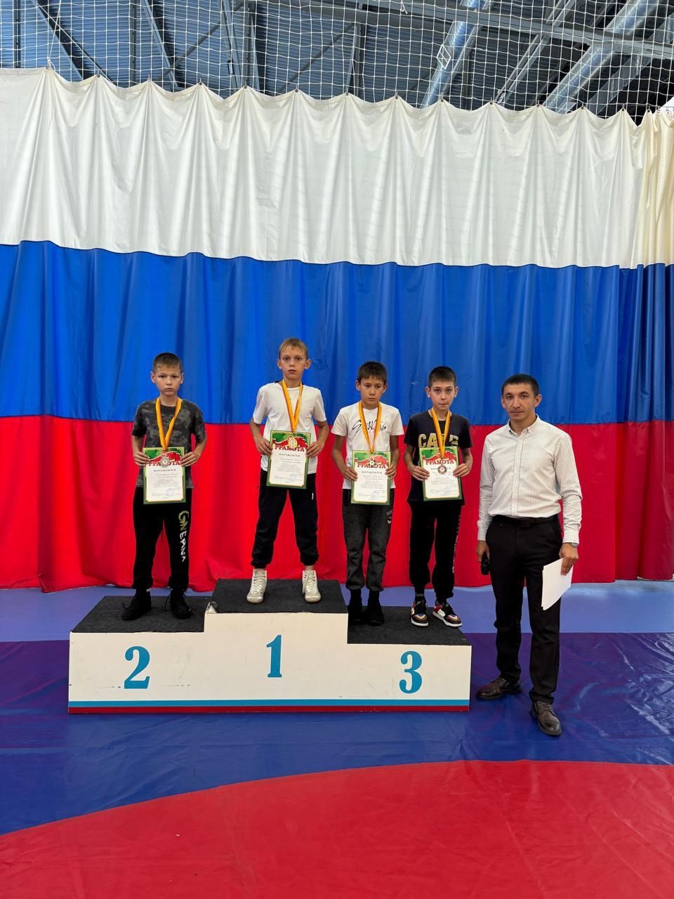 «Алинә» спорт комплексында спорт мәктәбенең көрәш буенча беренчелек узды