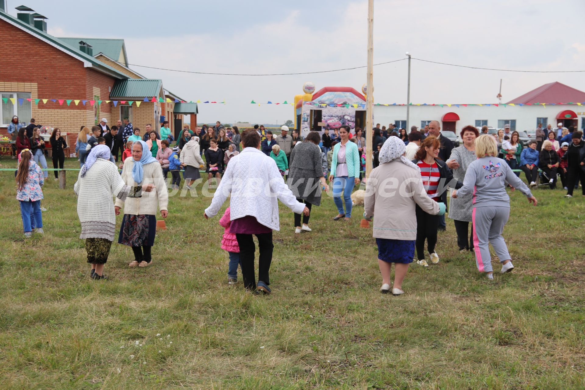 В Ахметьево отметили юбилей школы, провели день села, открыли после благоустройства родник.