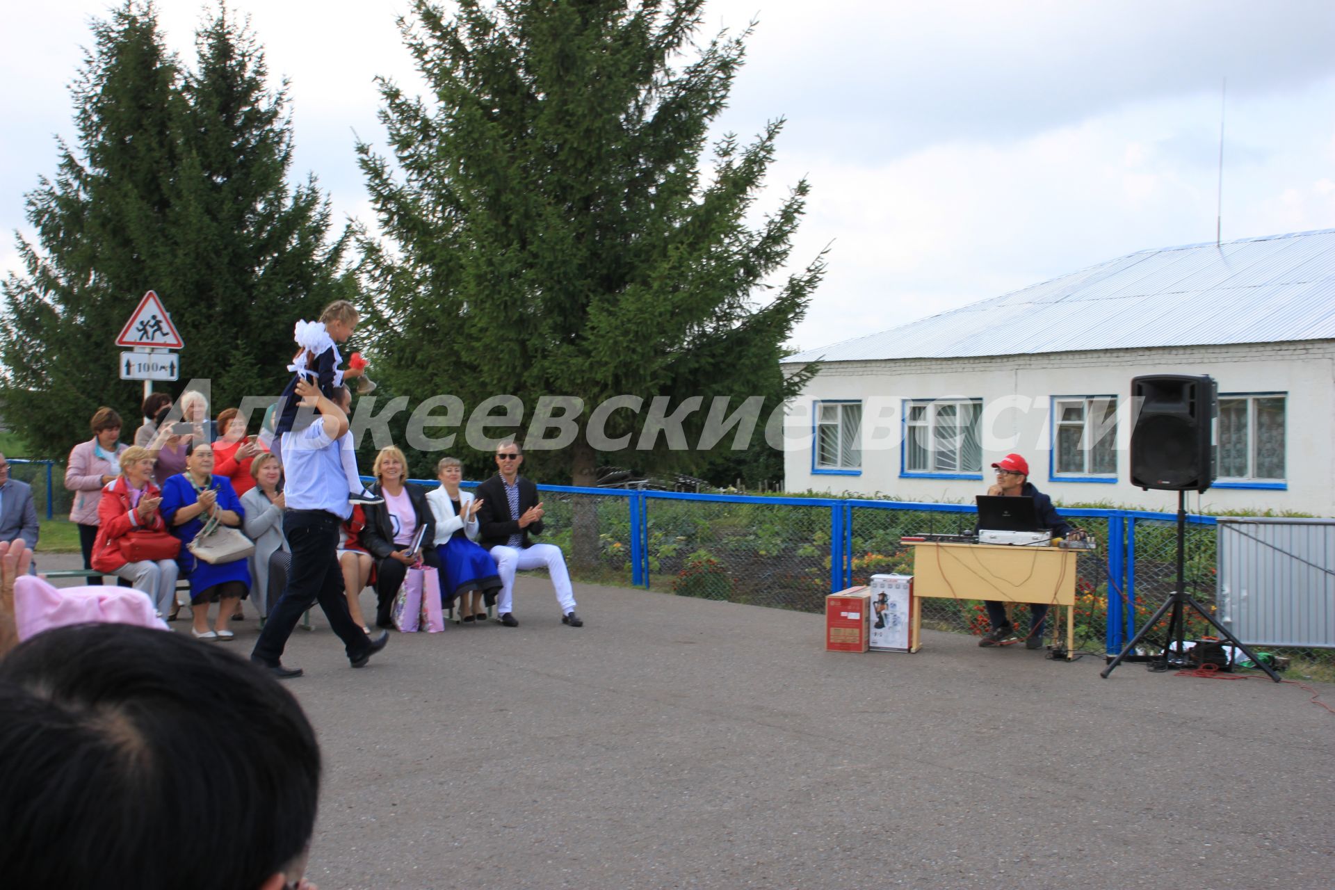 В Ахметьево отметили юбилей школы, провели день села, открыли после благоустройства родник.