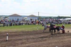 Сиктерме авылында Уяв бәйрәмендә ат спорты буенча ярышлар узды