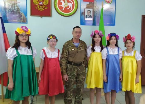 Иске Әнҗерә авылы егете Алмаз Хәмәтшин райондашларга, Бахмут шәһәреннән  Яңа ел котлавы юллады