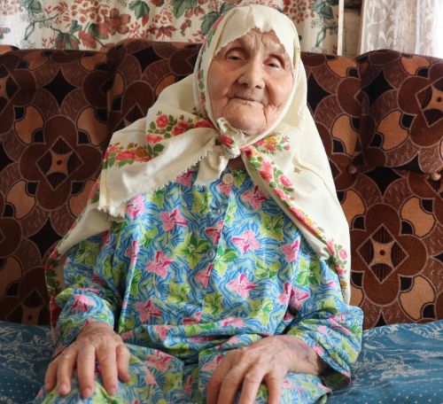 94 яшен тутырган Исламия Ибраһимова: “Без күргәннәрне сөйләп бетерә торган түгел...”