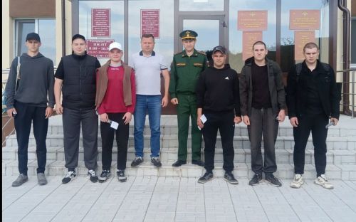 Әлки районы егетләре чакырылыш белән хәрби хезмәтне үтәргә китте