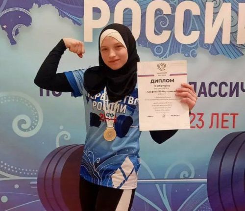 16-летняя Алфина Шайхутдинова имеет звание мастера спорта по пауэрлифтингу